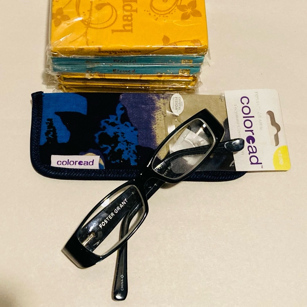 FOSTER GRANT READERS +2.00 BLUE /BLACK FRAME WITH PROTECTIVE CARRYING CASE NWT